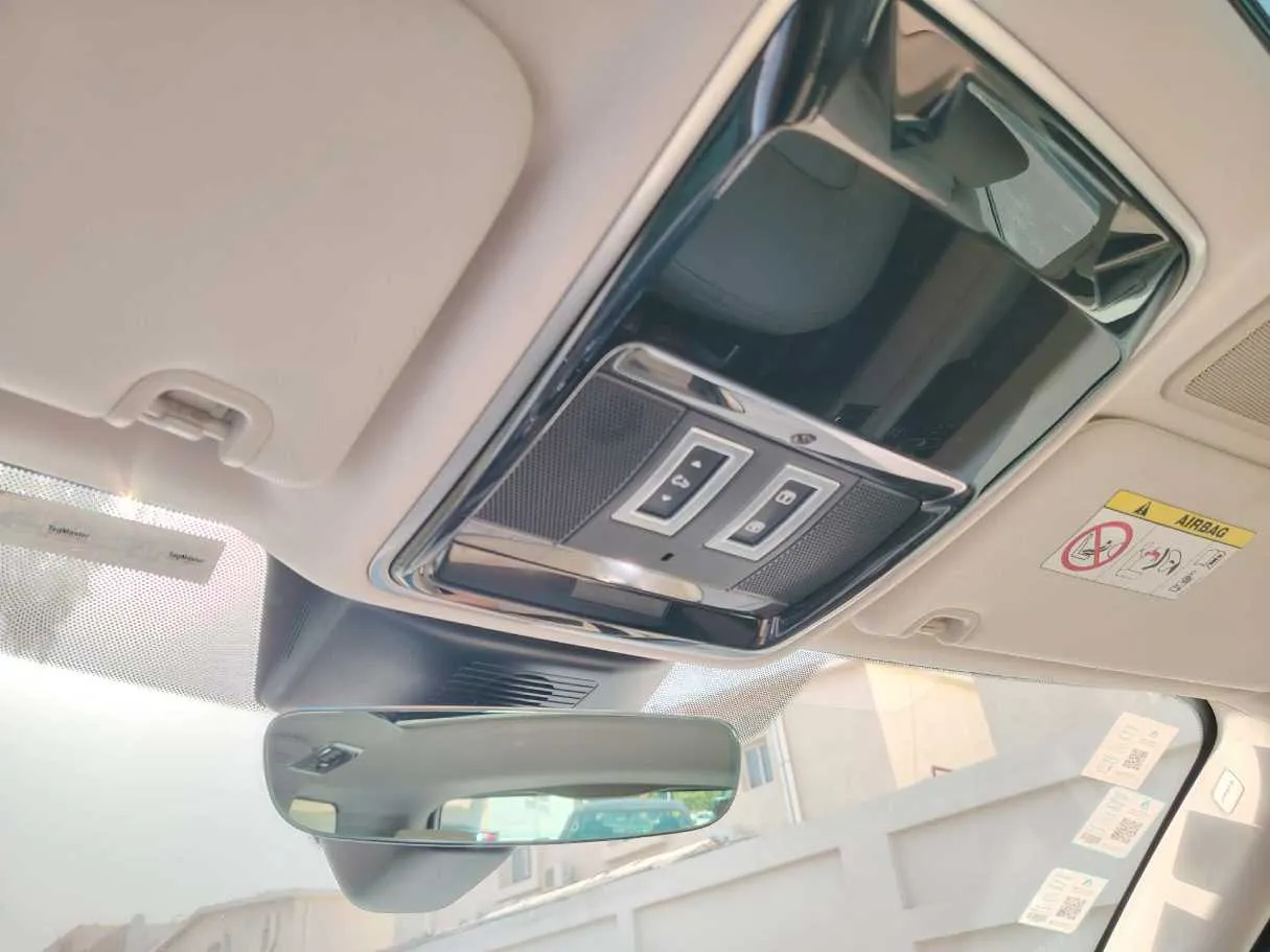 Car image 35