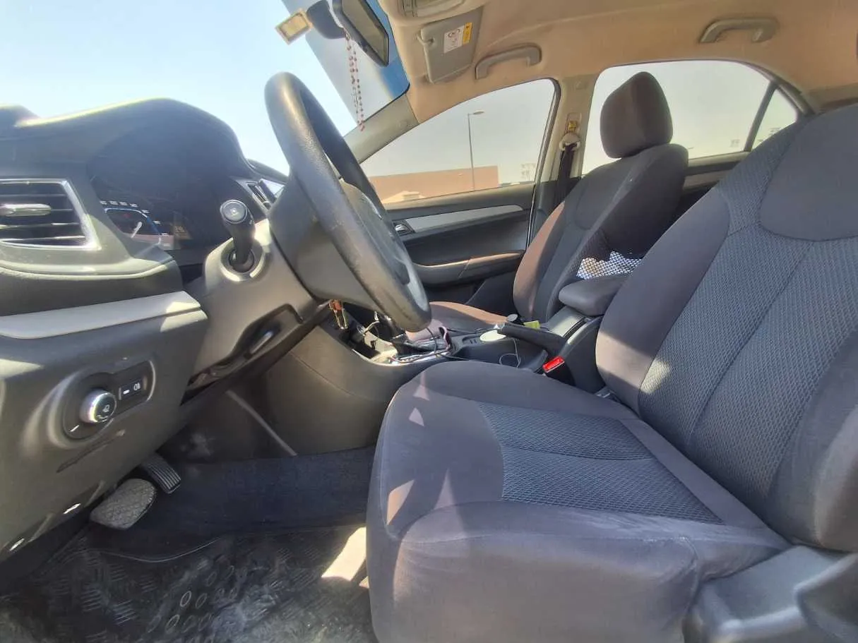 Car image 12