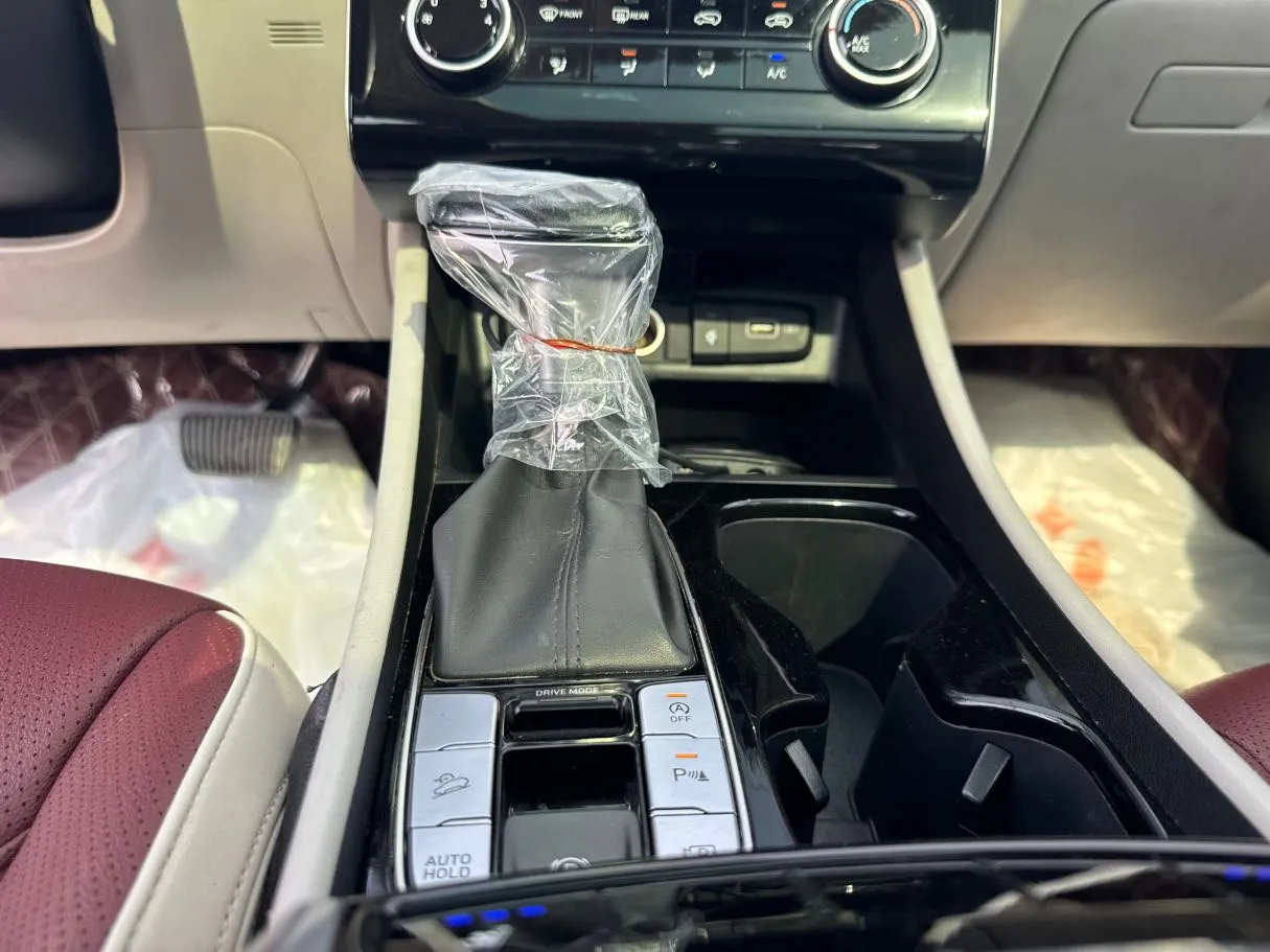 Car image 15