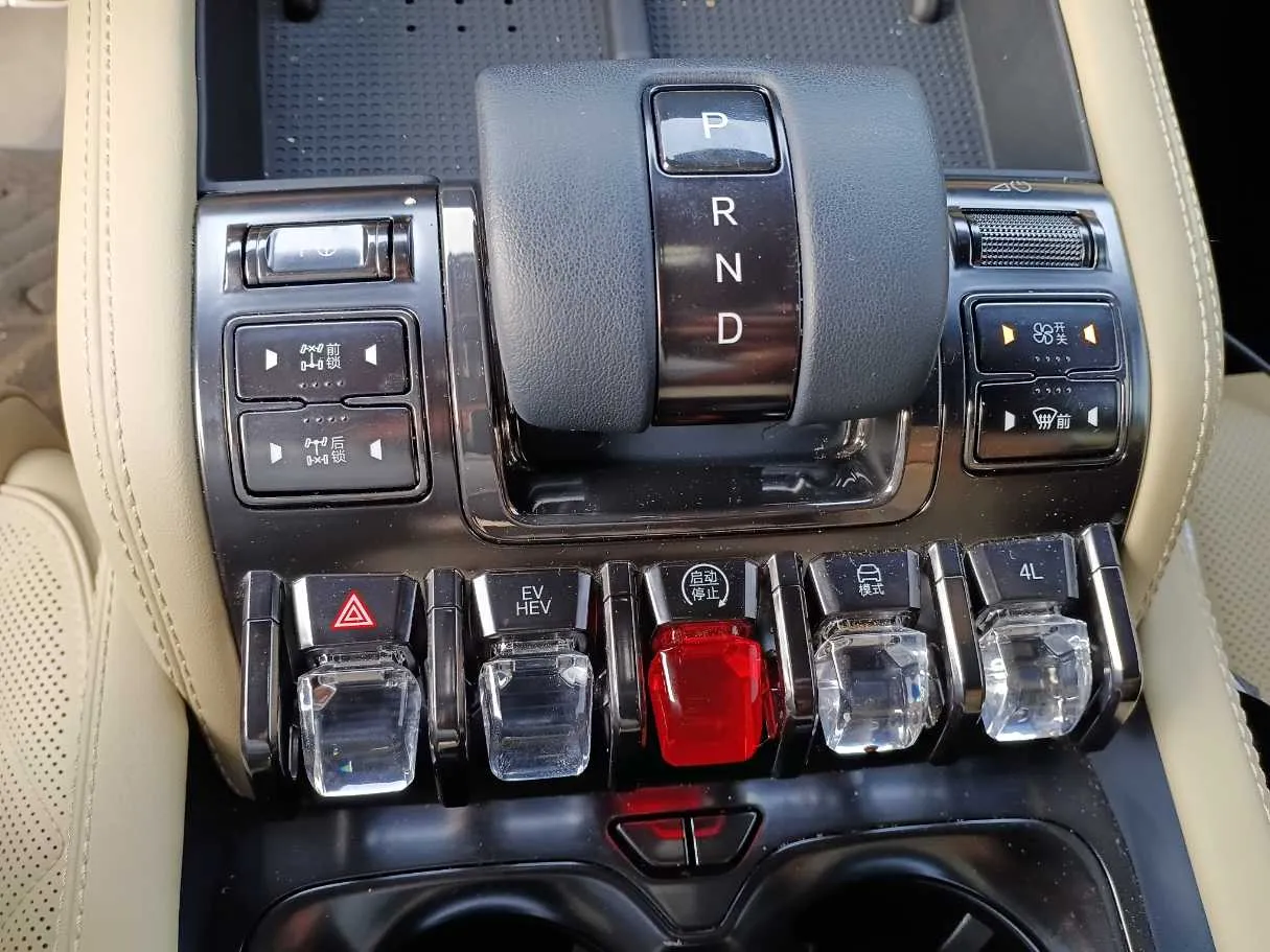 Car image 25