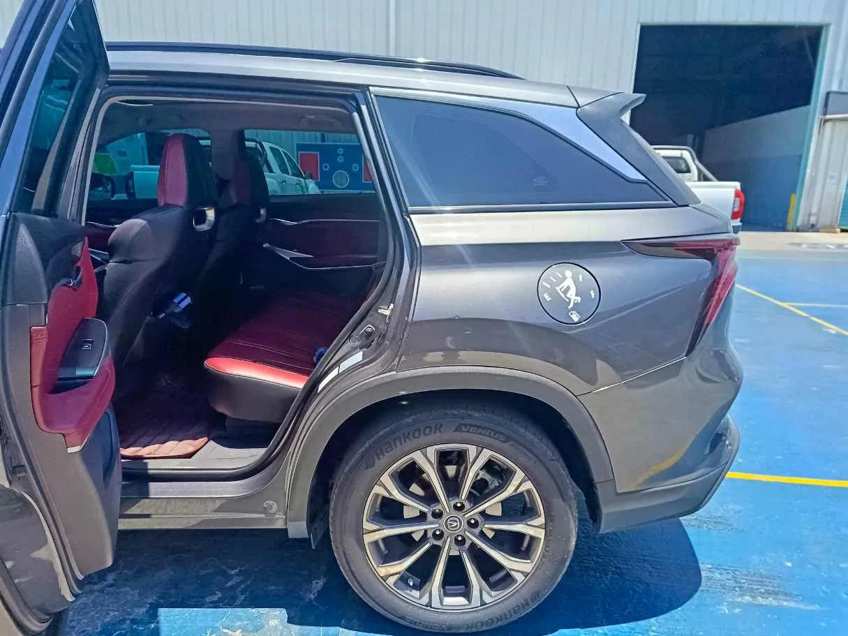 Car image 18