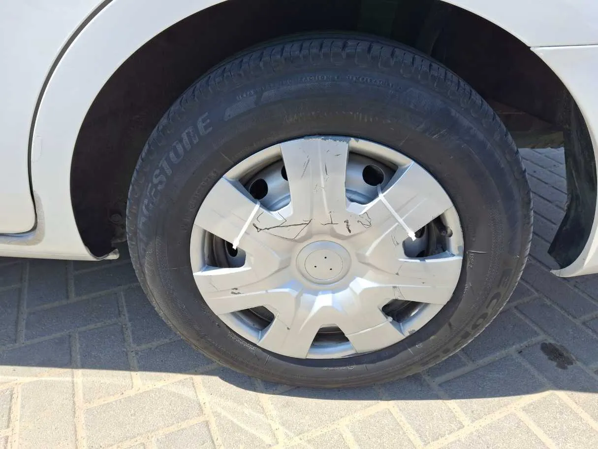 Car image 9