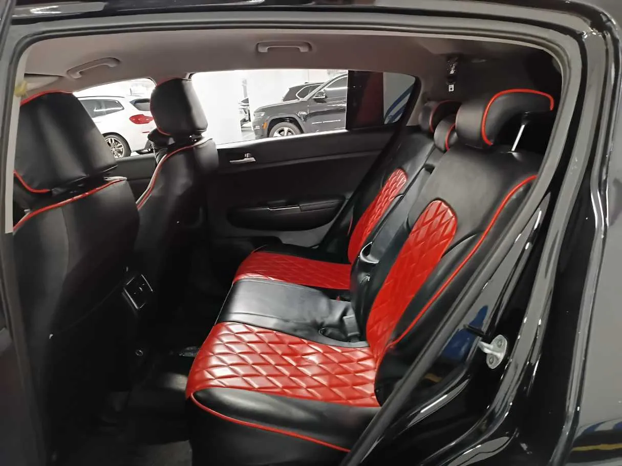 Car image 13