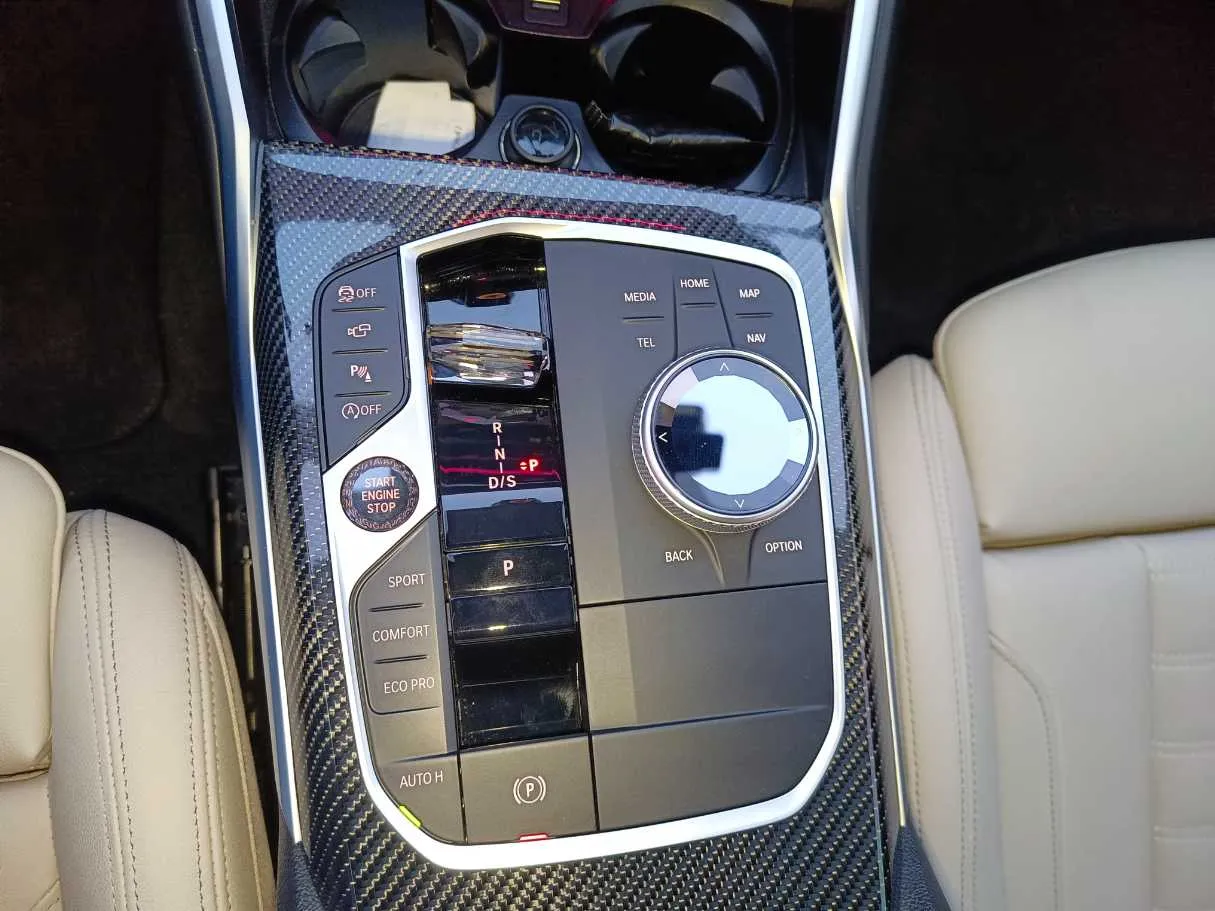 Car image 26