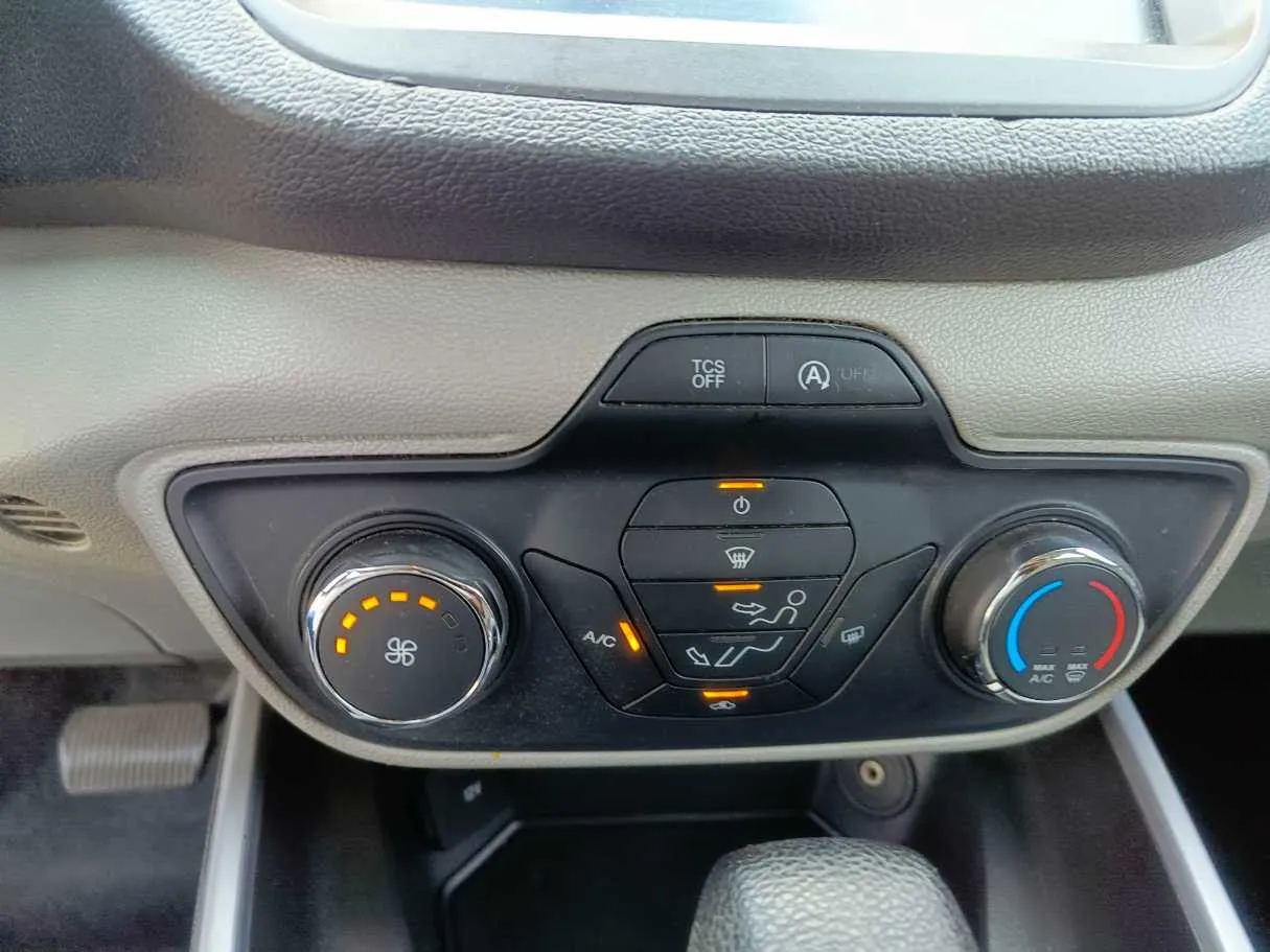 Car image 32