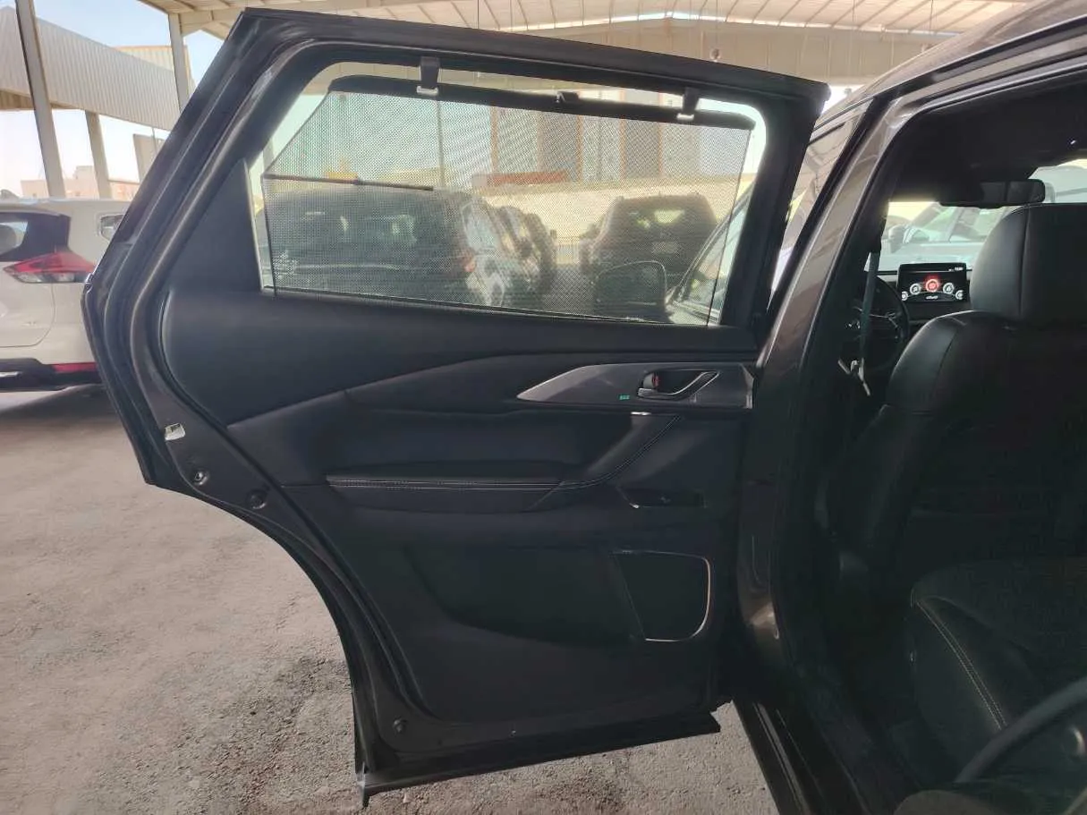 Car image 17