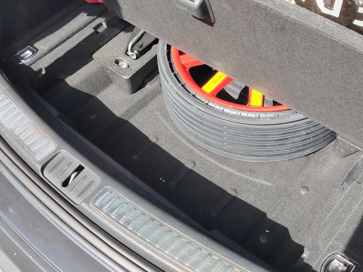 Car image 35