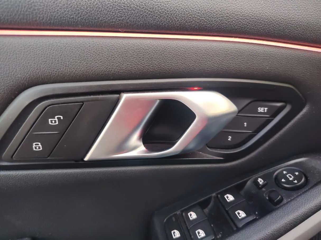 Car image 28
