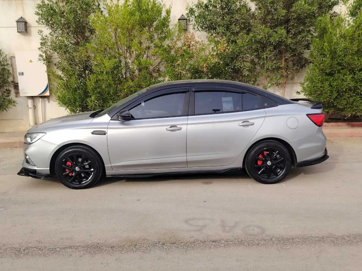 Car image 8