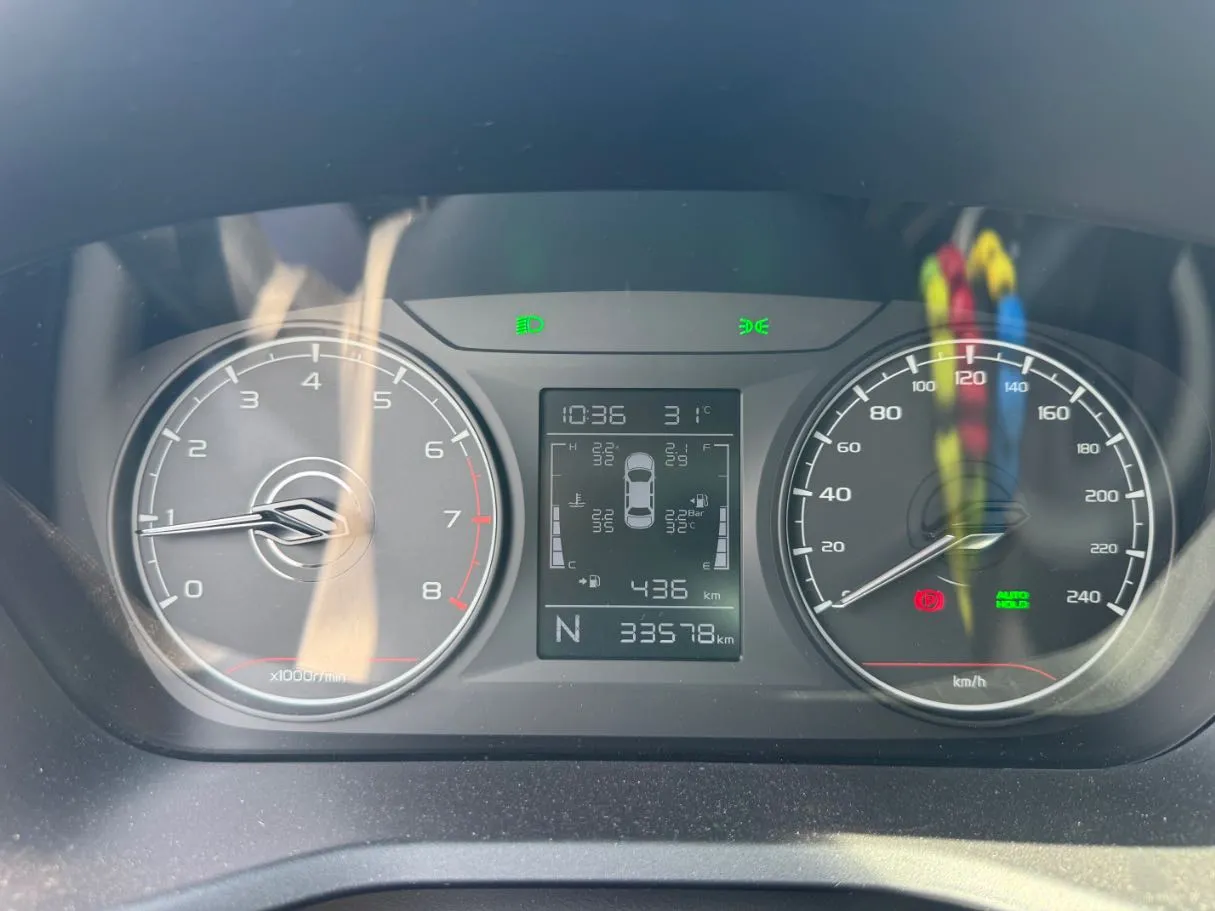 Car image 18