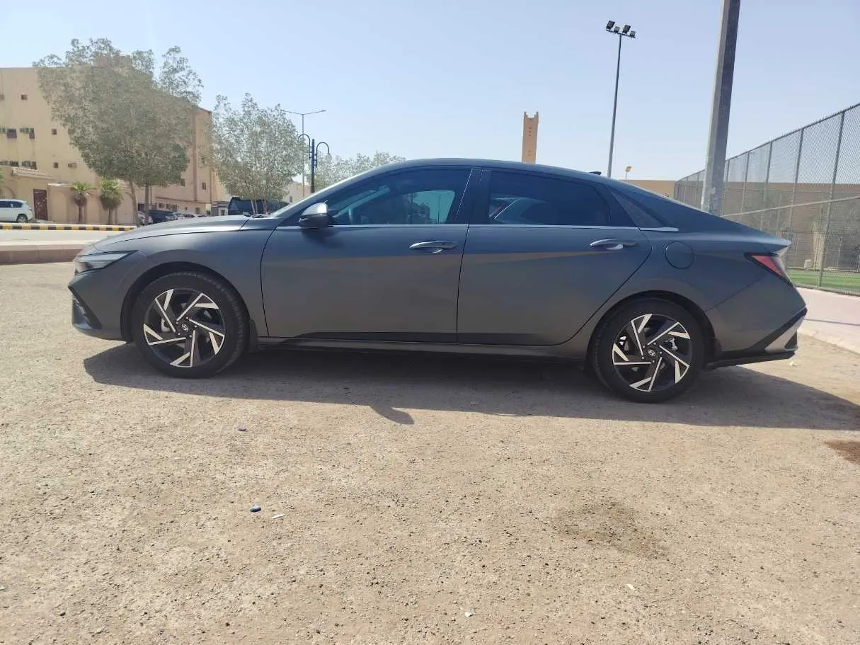 Car image 8