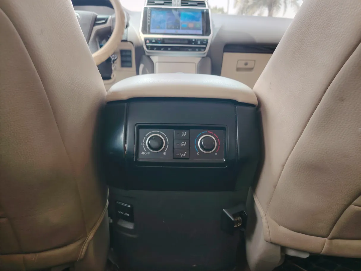 Car image 28