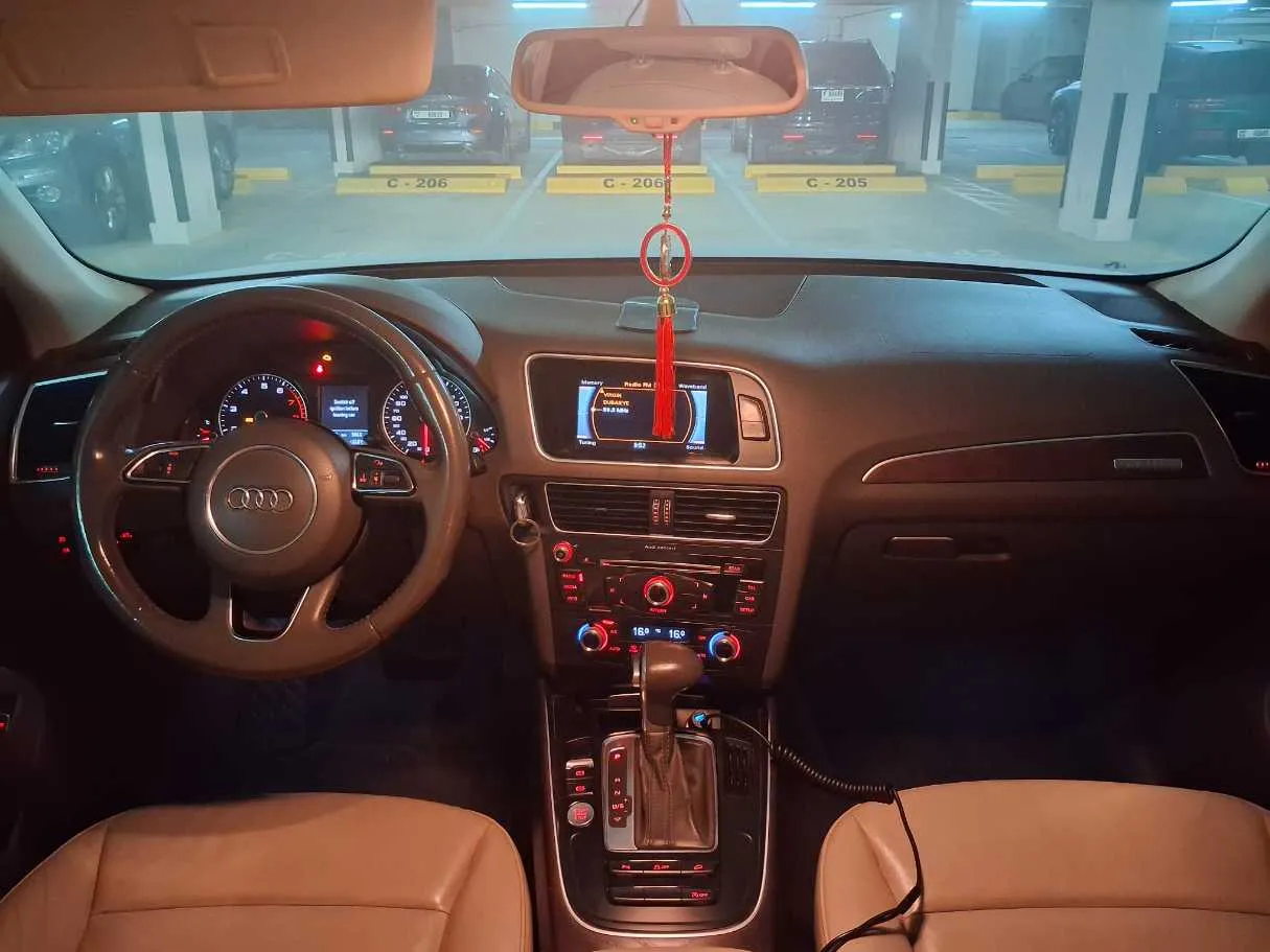 Car image 14