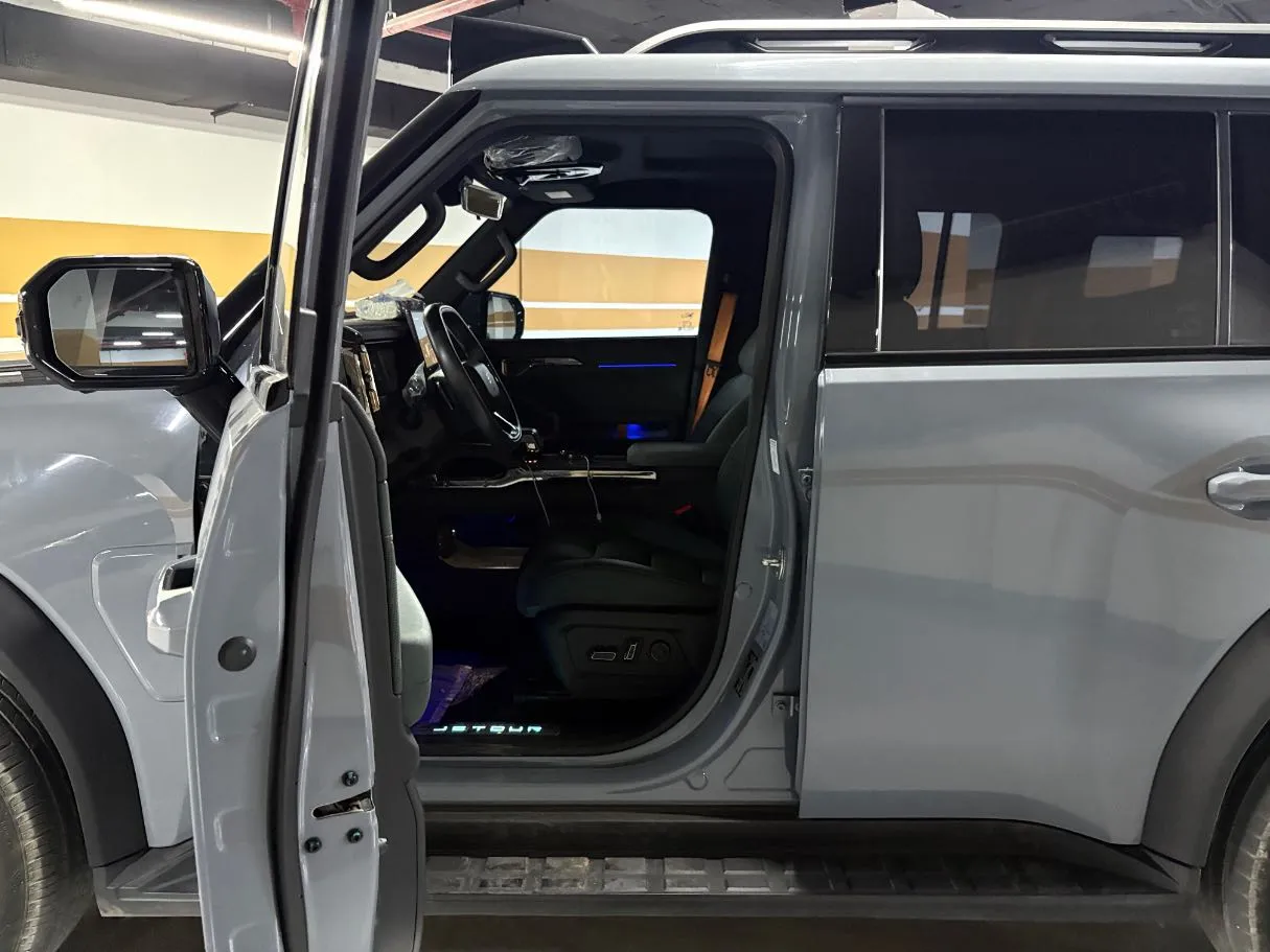 Car image 11