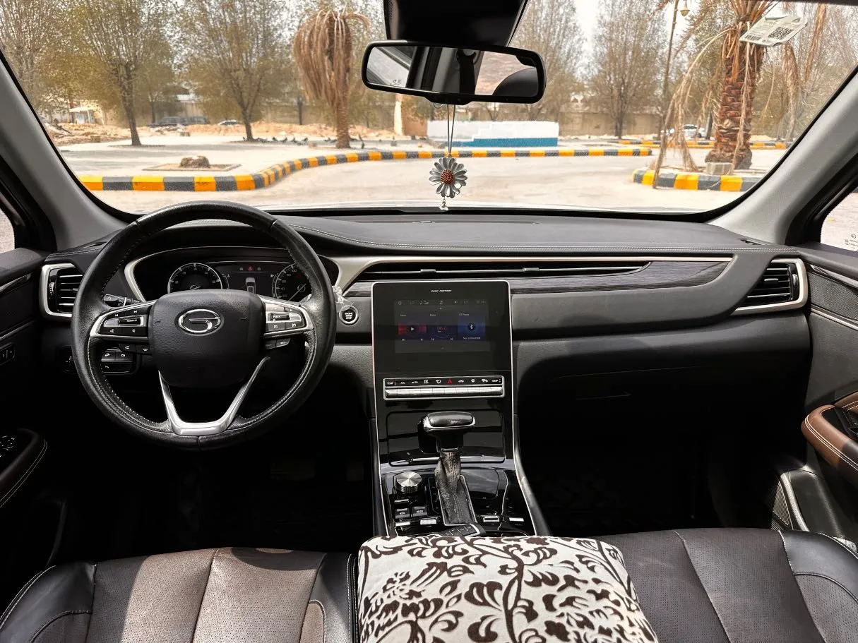 Car image 17