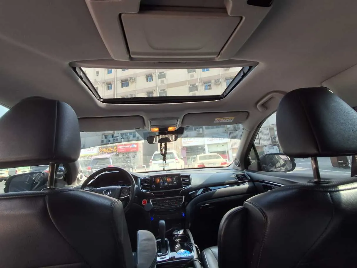 Car image 16