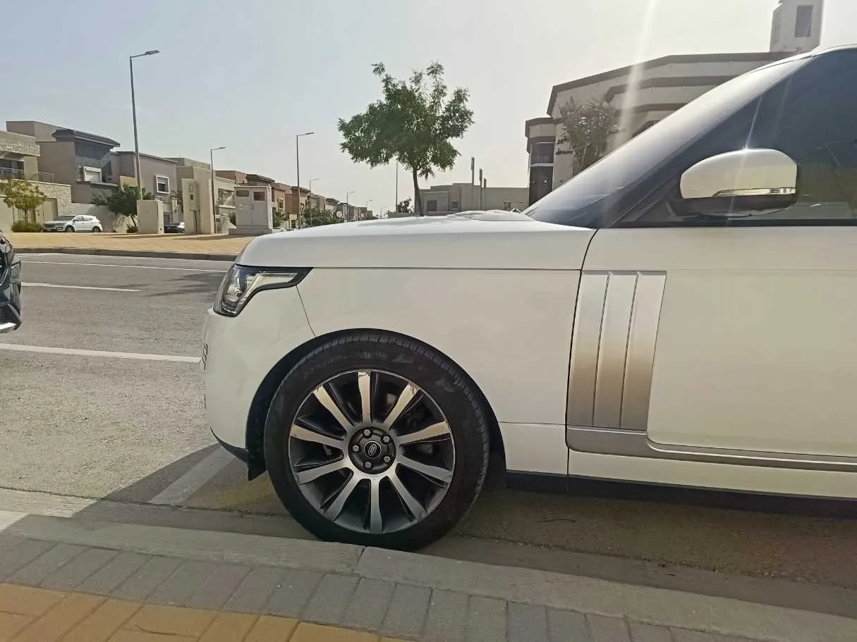 Car image 8