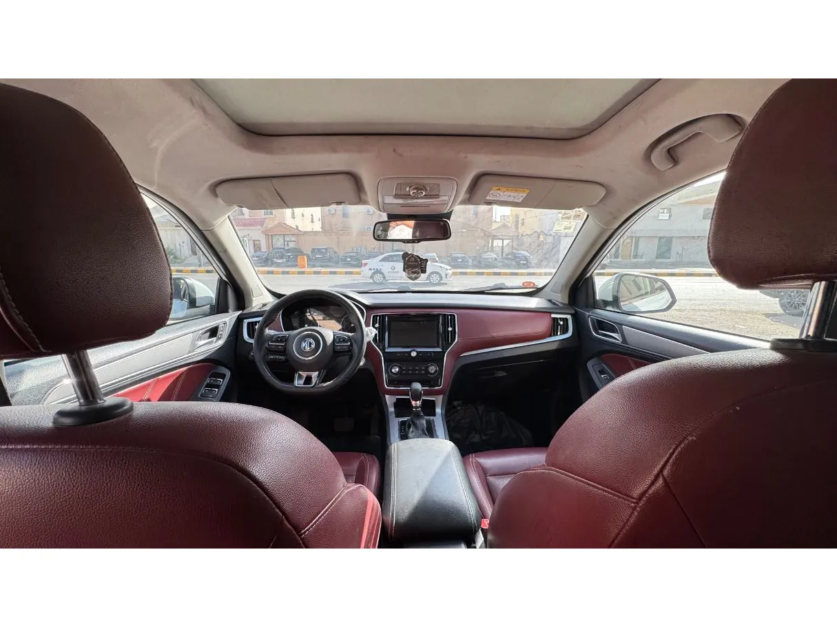 Car image 14