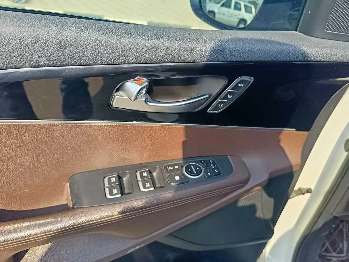 Car image 32