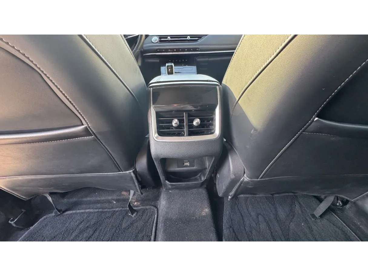 Car image 25