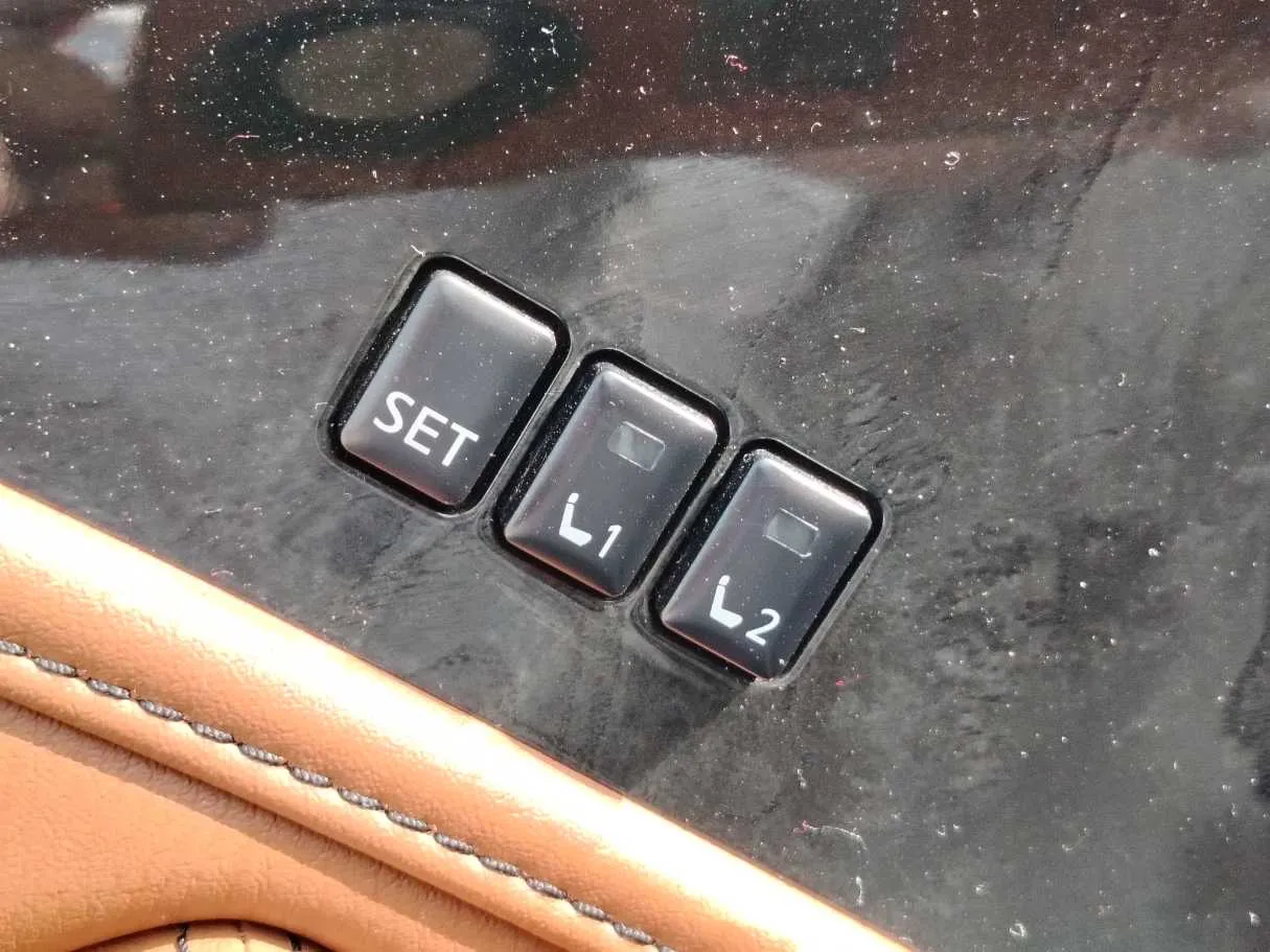 Car image 35