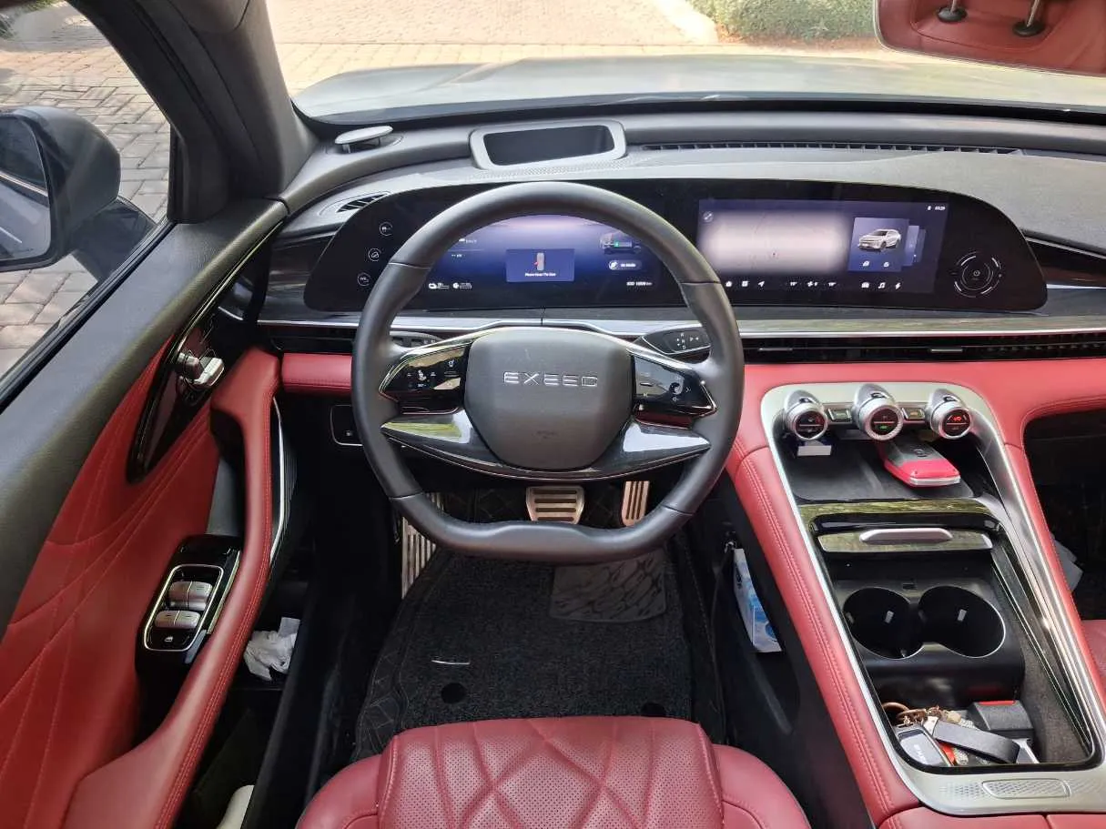 Car image 14