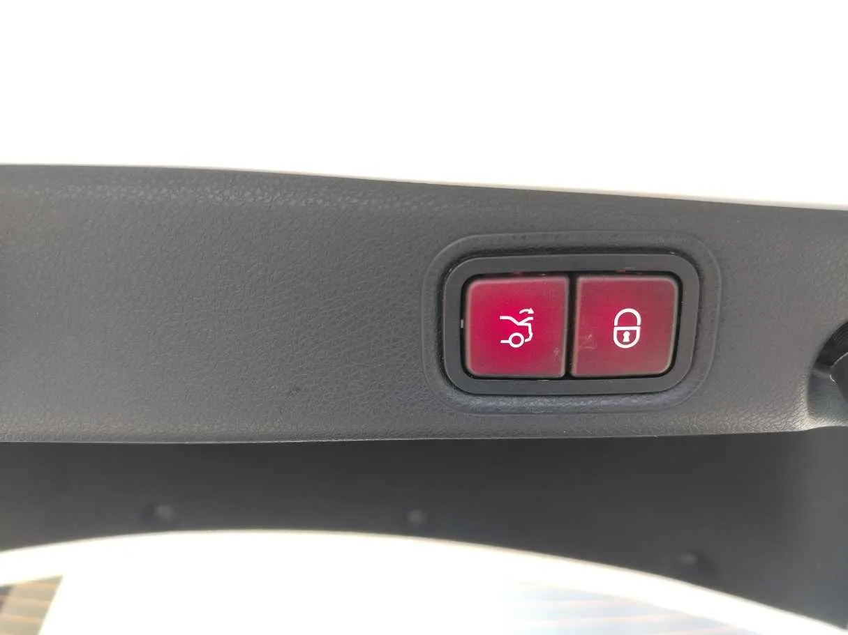 Car image 33