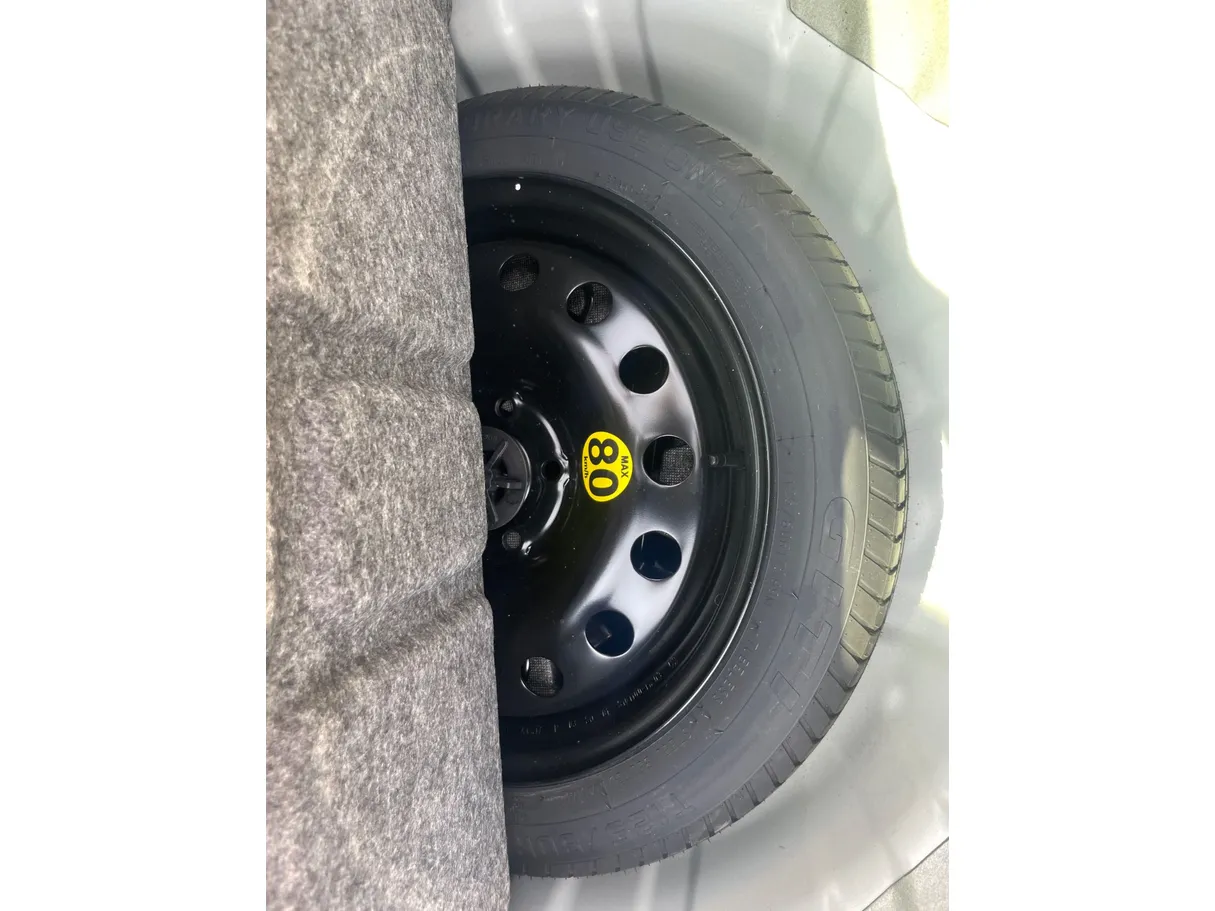 Car image 25