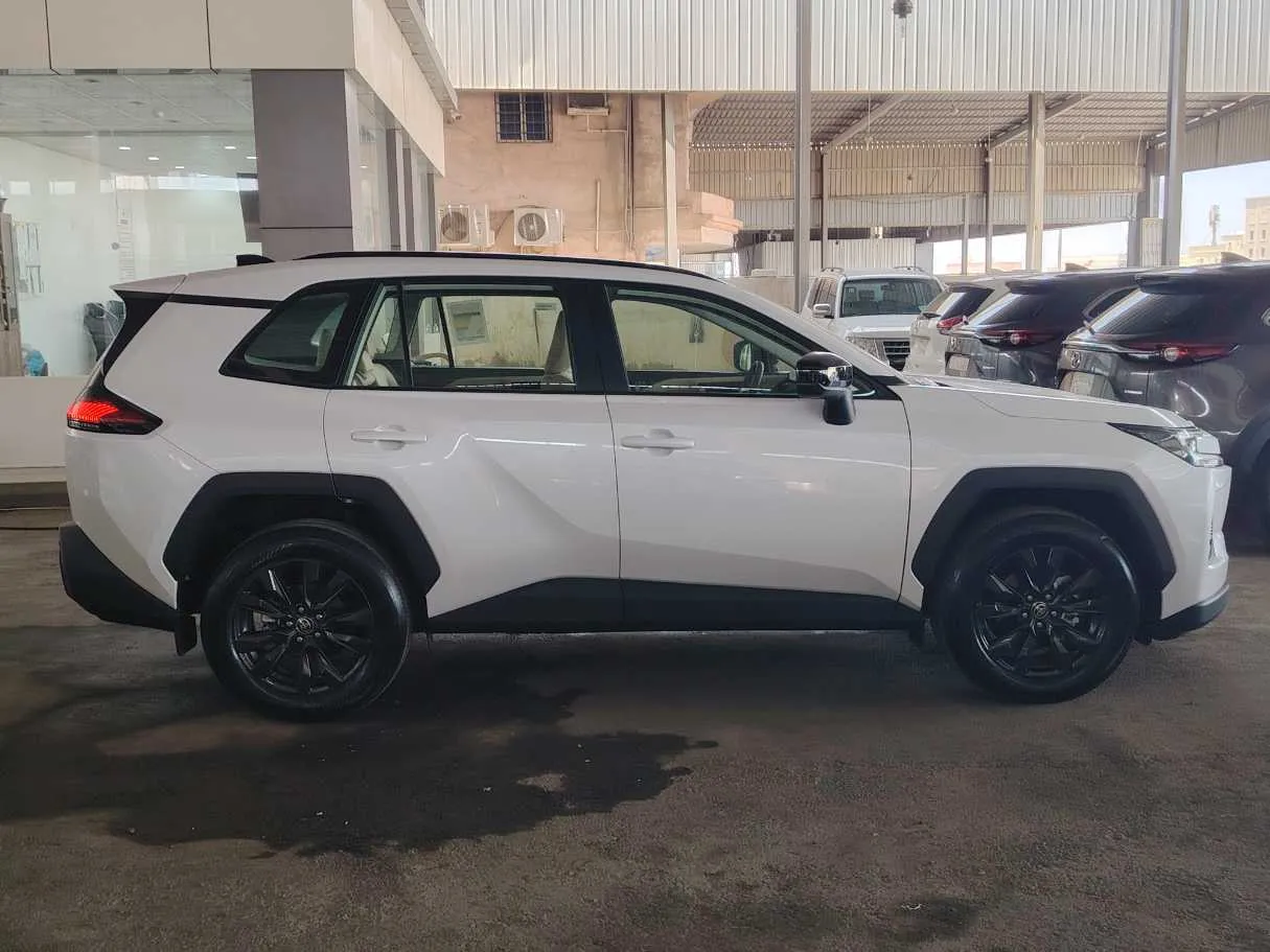 Car image 4