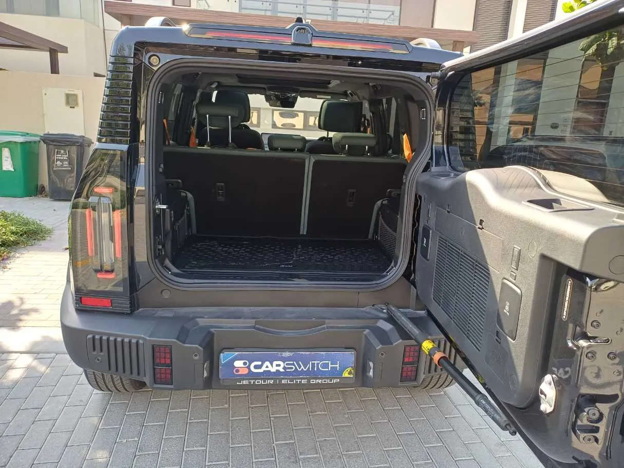 Car image 19