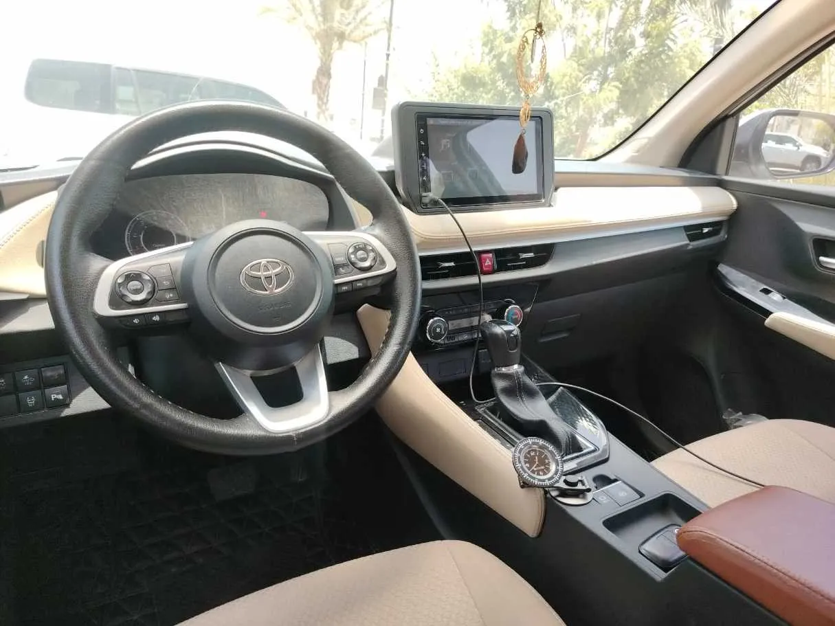 Car image 24