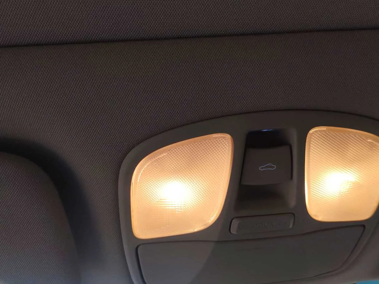 Car image 25
