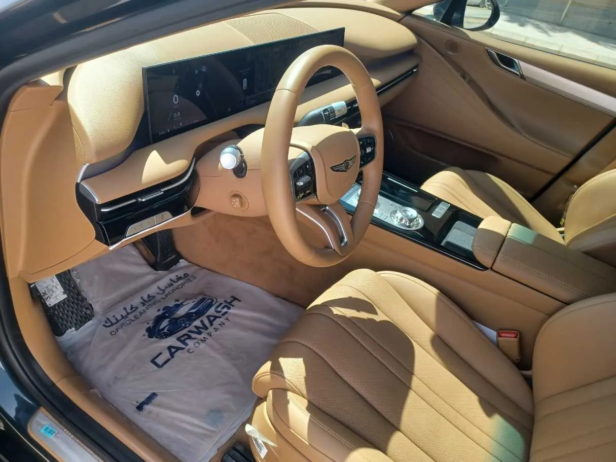 Car image 12