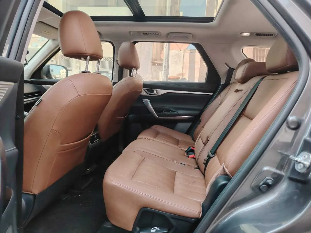 Car image 20