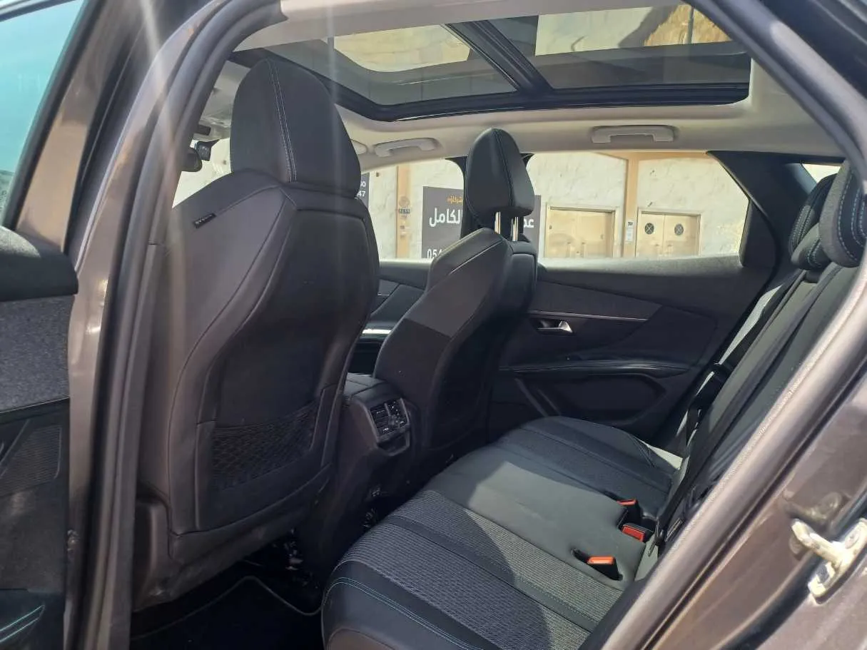 Car image 15
