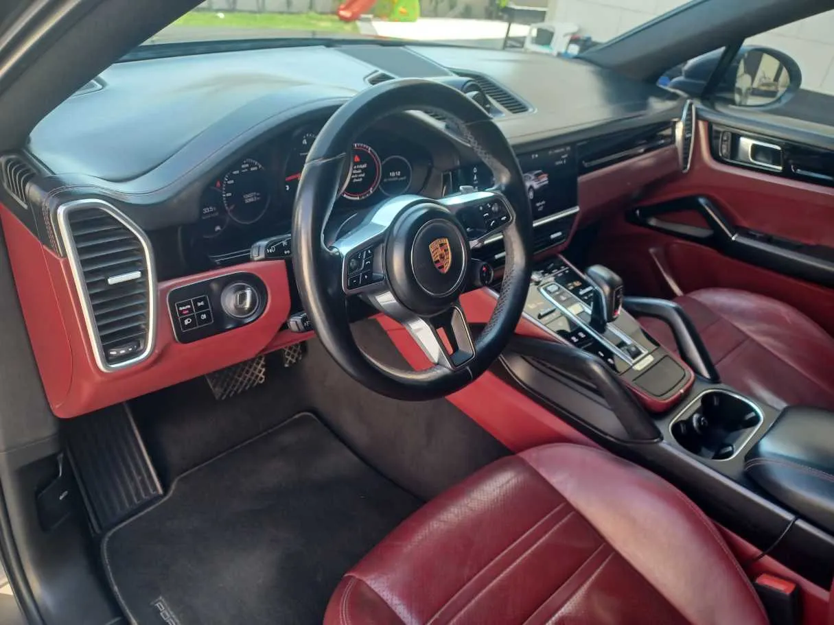 Car image 11