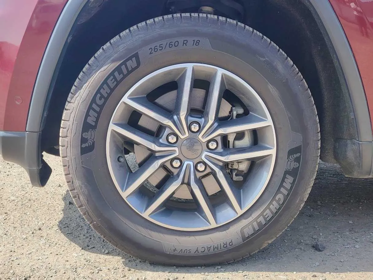 Car image 10
