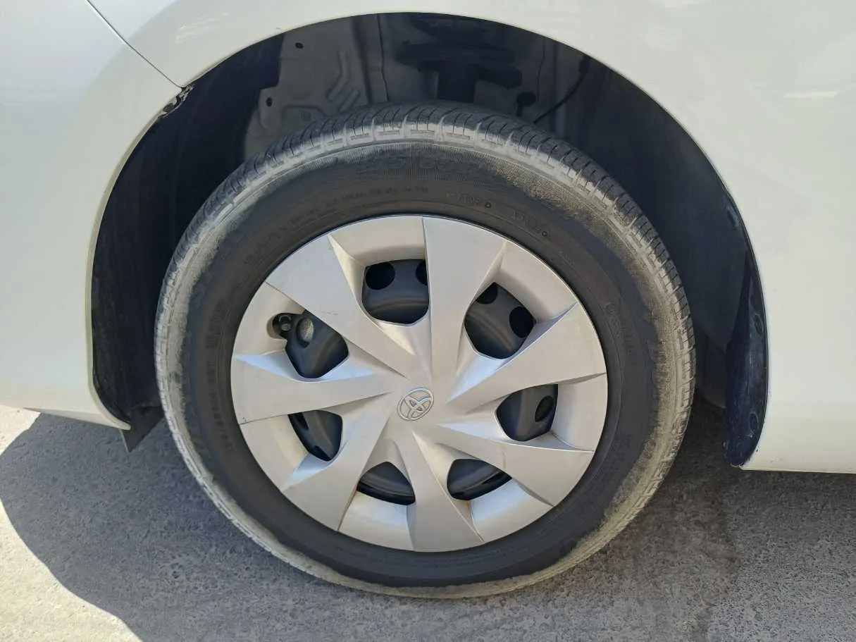 Car image 9