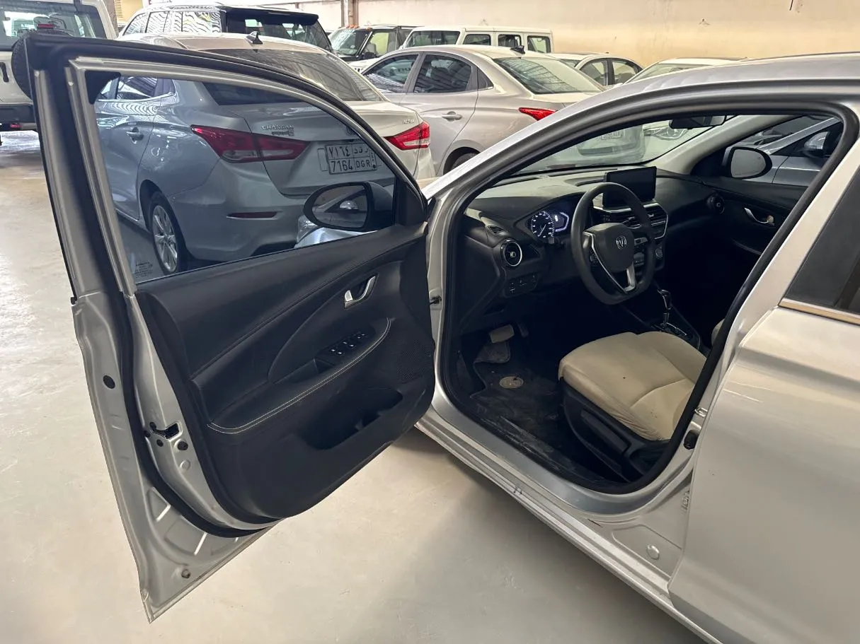 Car image 6