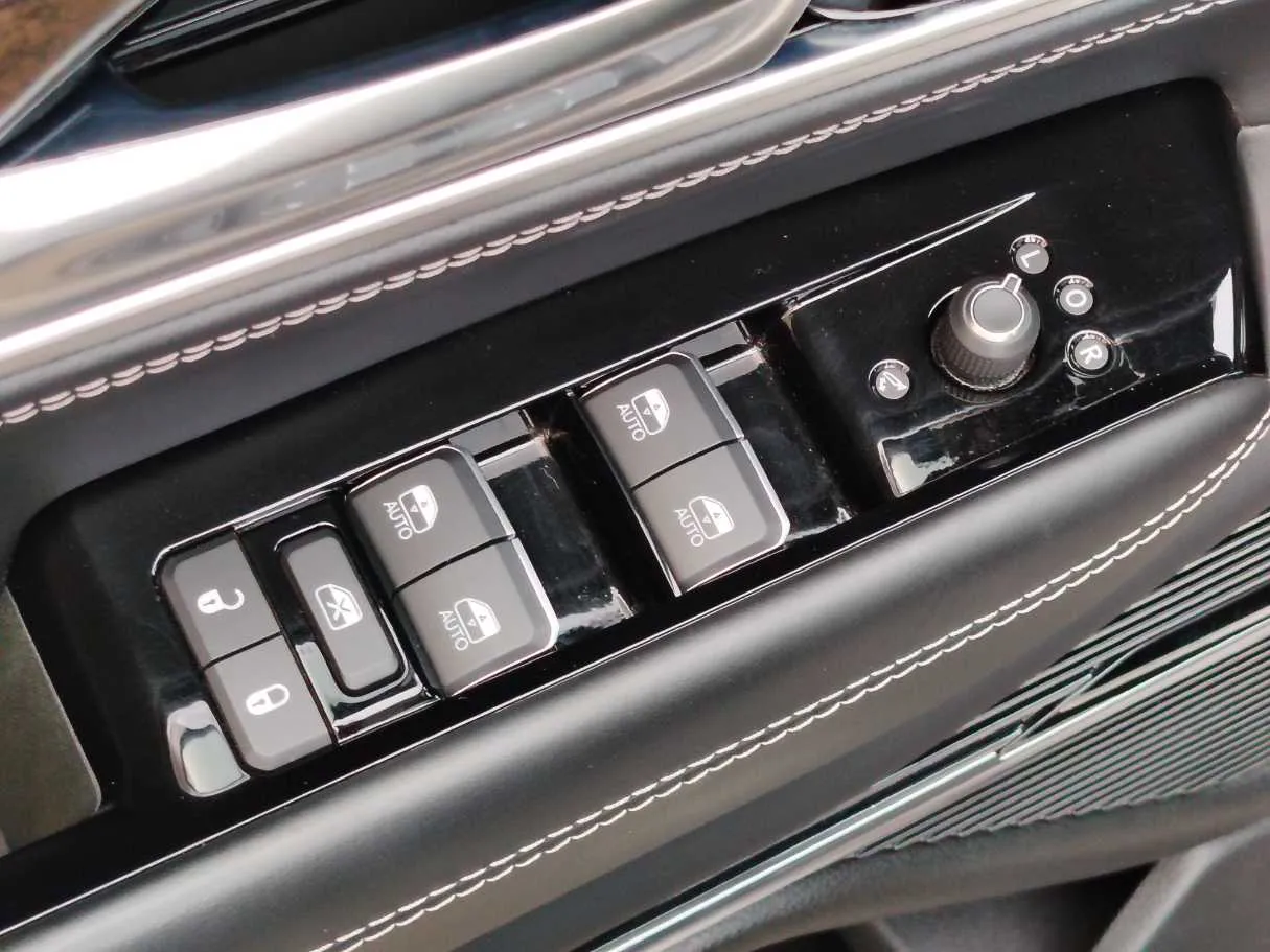 Car image 36