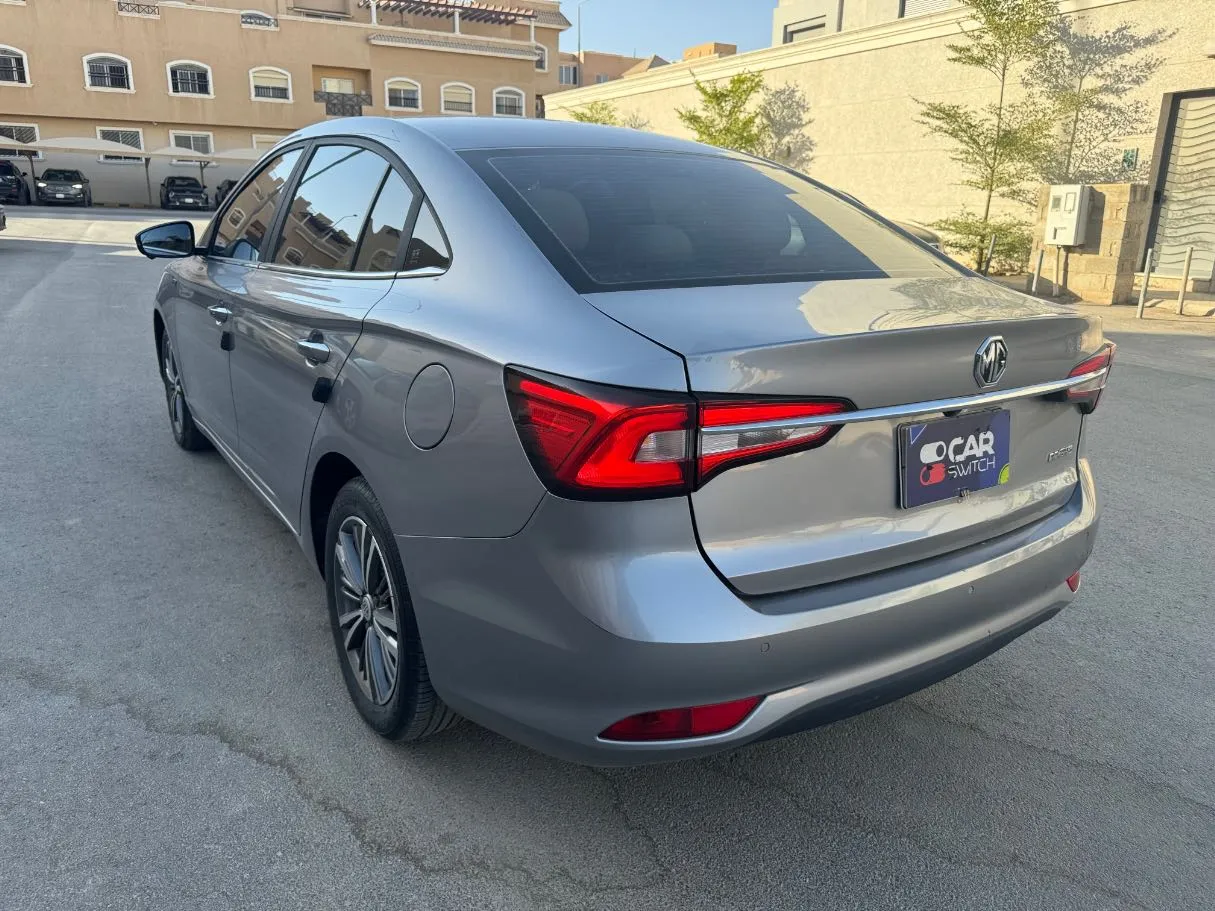 Car image 7