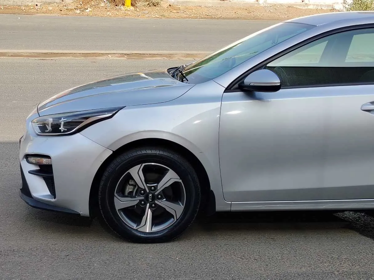 Car image 9