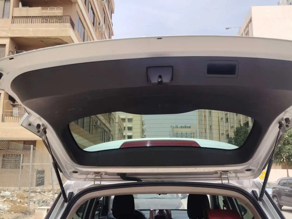 Car image 25