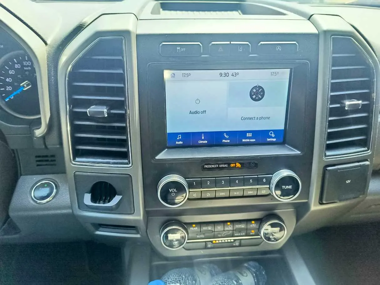 Car image 24