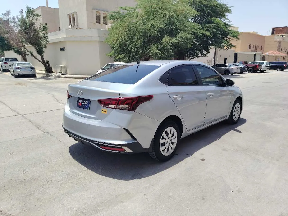 Car image 5