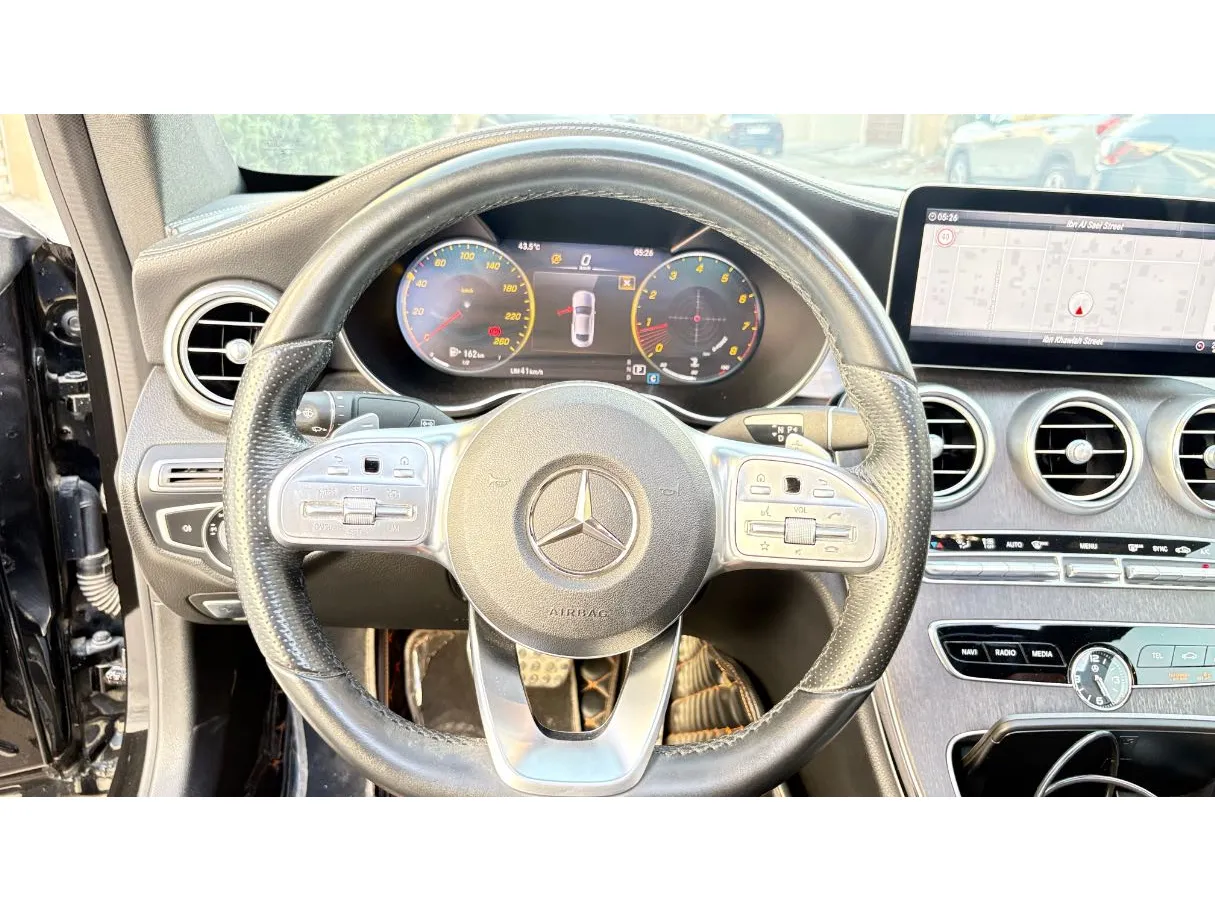 Car image 18