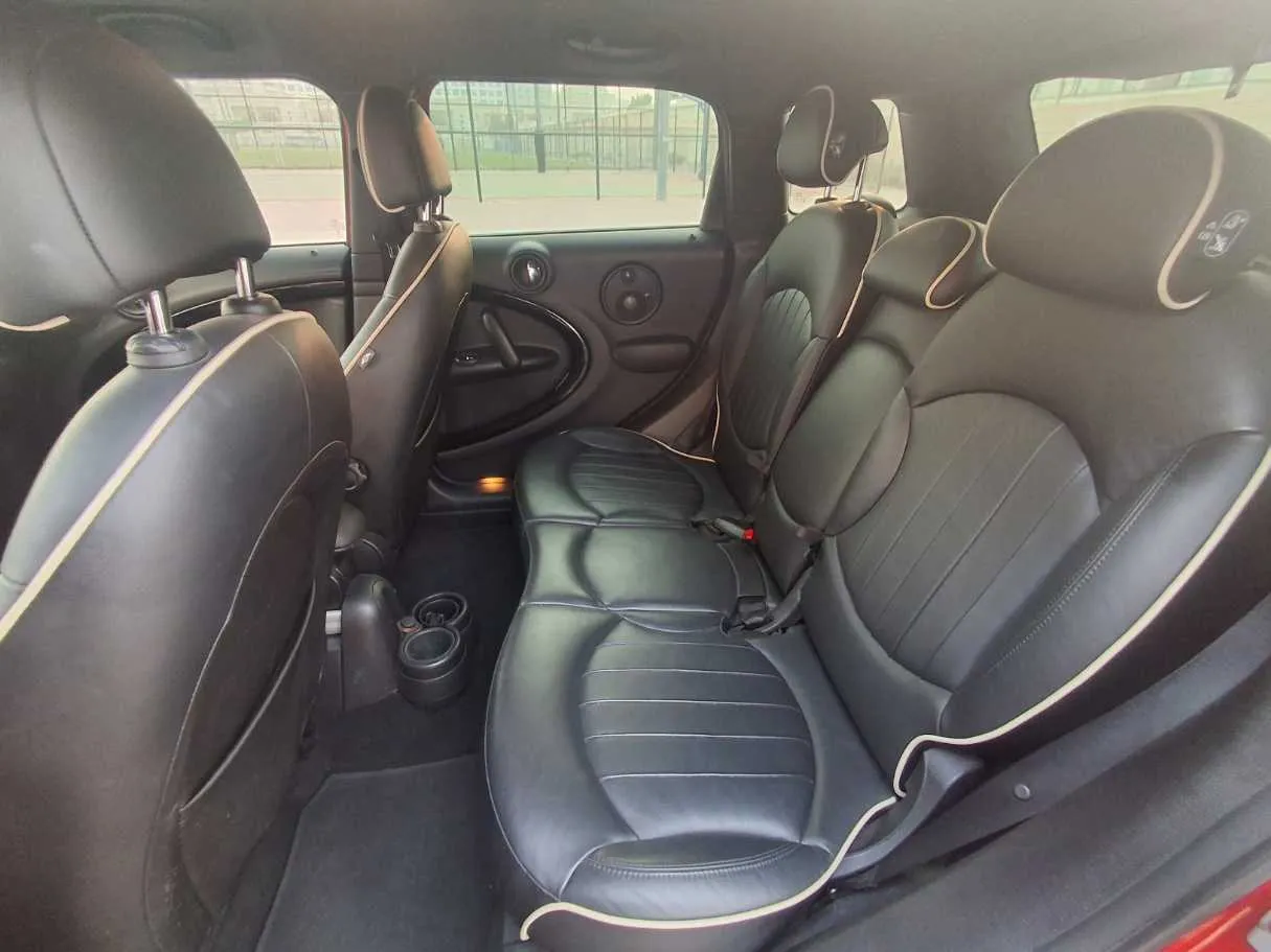 Car image 13