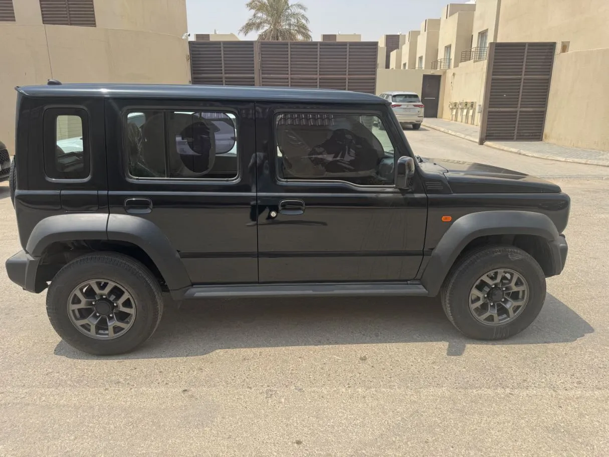 Car image 4