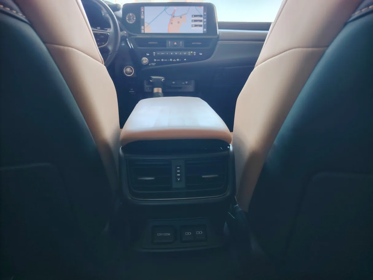 Car image 35