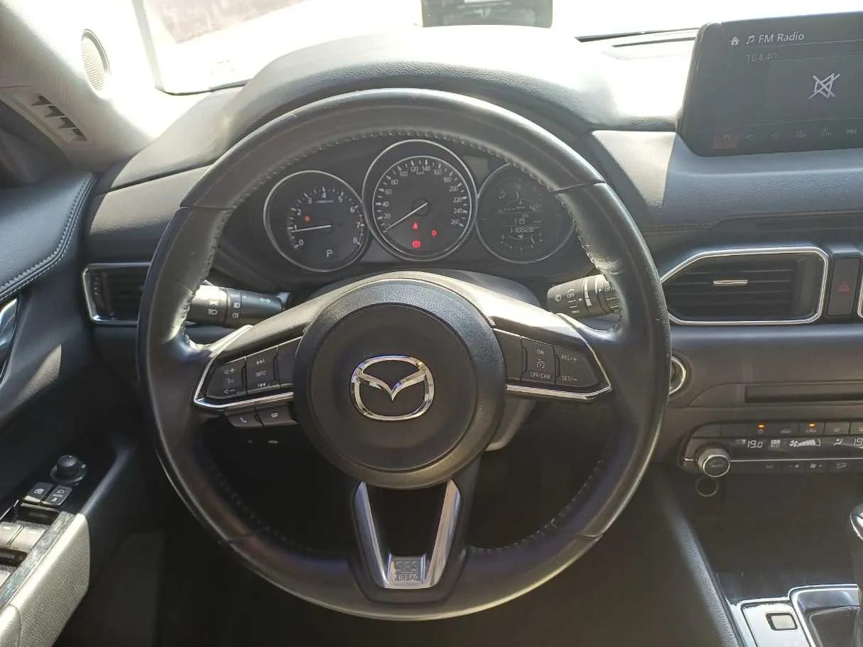 Car image 17